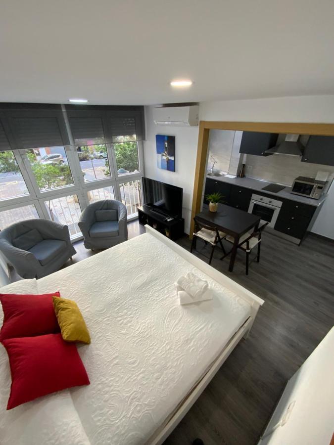 Reyna Apartamentos Малага Екстериор снимка