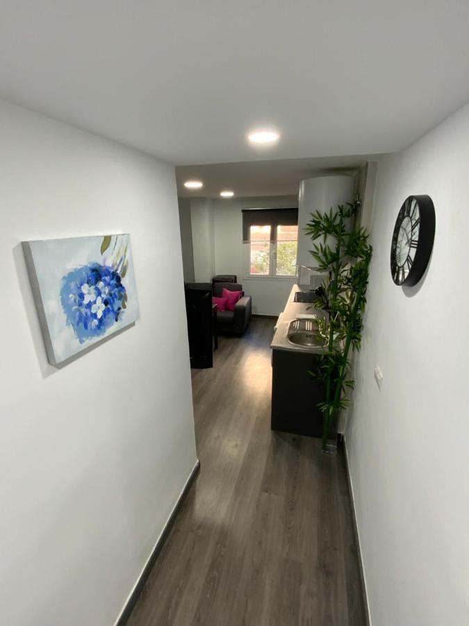 Reyna Apartamentos Малага Екстериор снимка