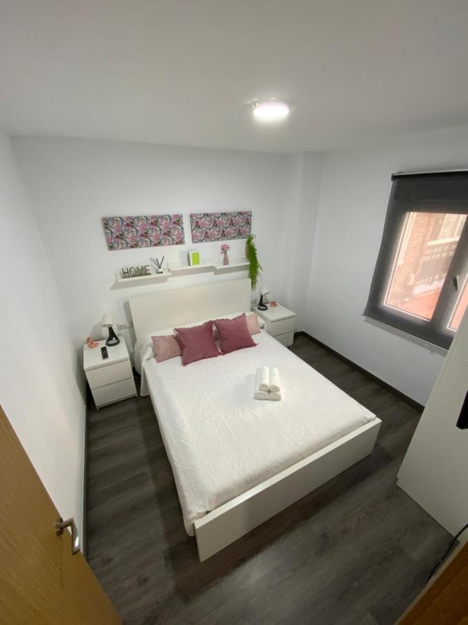 Reyna Apartamentos Малага Екстериор снимка