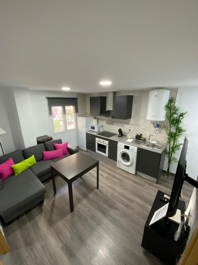 Reyna Apartamentos Малага Екстериор снимка