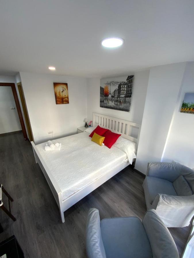Reyna Apartamentos Малага Екстериор снимка